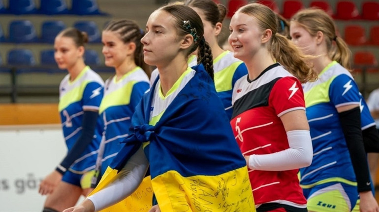 «Капітан Калинівка» волейбольну збірну області виводить на ігри із прапором України