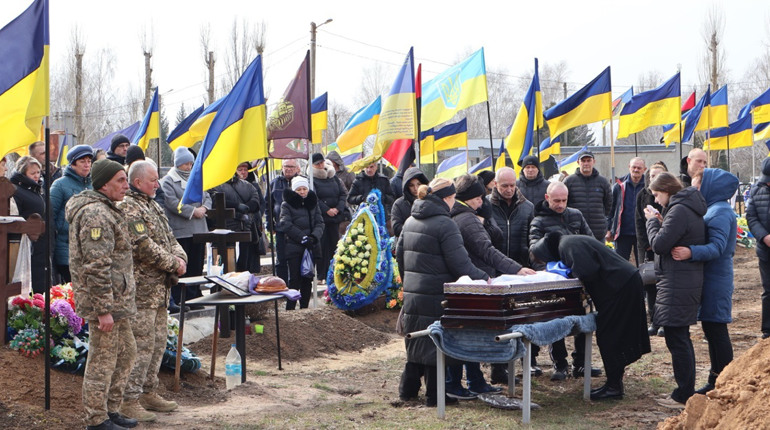 Серце захисника не витримало. Южноукраїнці попрощалися з Олексієм Поліщуком