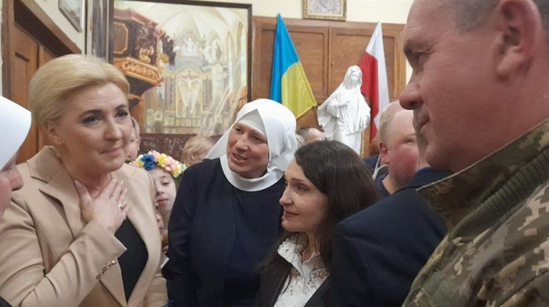 Допомога від першої леді Польщі за проханням сестер-домініканок з Чорткова