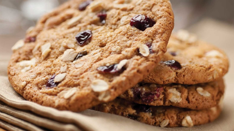 Рецепт дня: вівсяне печиво з горіхами та родзинками