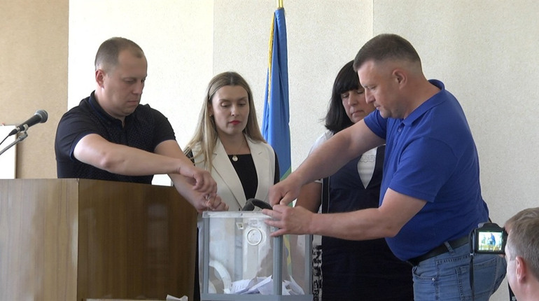 На сесії Шосткинської міської ради вибрали нового секретаря ради і заступника міського голови