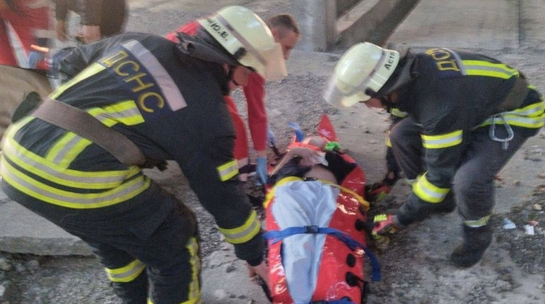 У Переяславі дівчина впала з 9 на 7 поверх: вона ввечері "гуляла" в одній з недобудов міста ВІДЕО