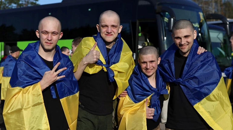 Великодній обмін: з російського полону повернулись дев'ять воїнів з Херсонщини