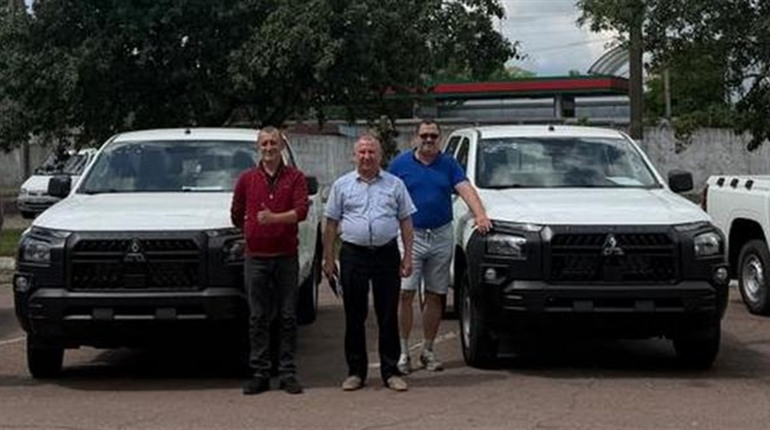 Прикордонні громади Чернігівщини отримали 12 позашляховиків Mitsubishi L200