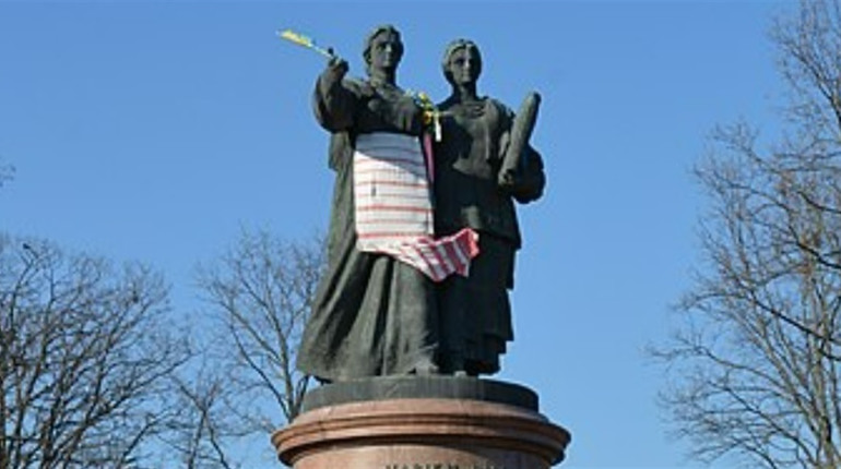 Переяславський символ тоталітарної «дружби» нарешті демонтують. Є рішення сесії