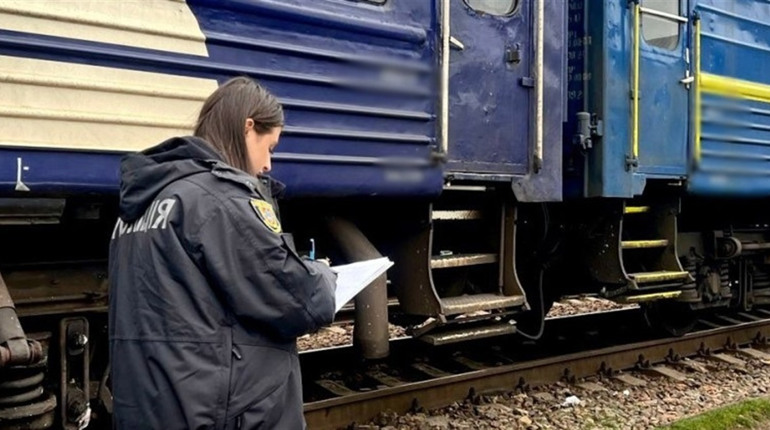 На Одещині під пасажирський потяг потрапила жінка: вона загинула на місці