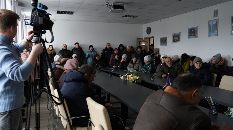 «Чому не у всіх немає світла?». Про зустріч городоччан із владою та енергетиками