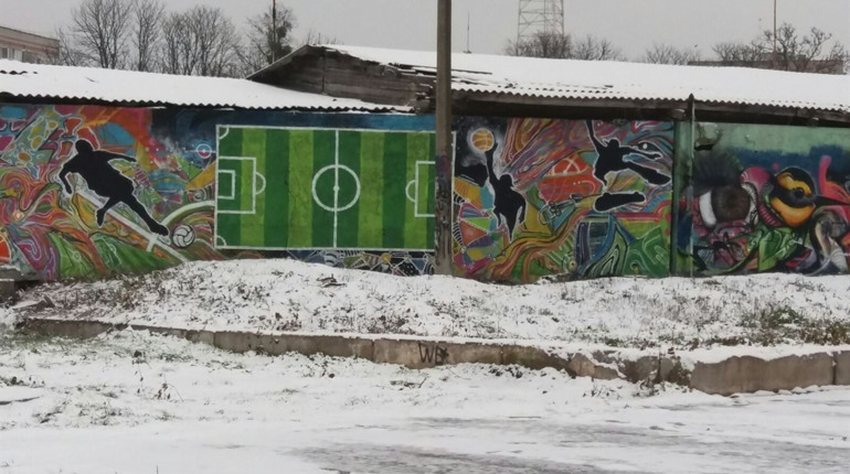 Спортсмени та динозаври: у Фастові з'являються нові мурали