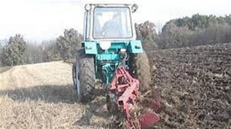 На Переяславщині розпочинається сезон оранки приватних городів. Ціна послуги