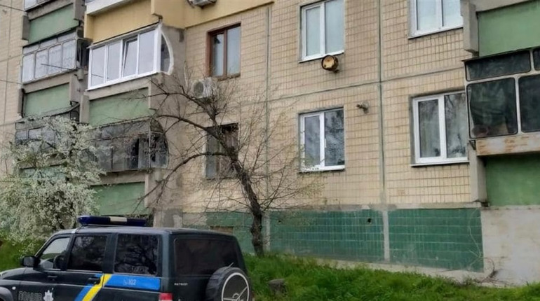 Поліція та прокуратура показали наслідки обстрілів Нікополя 17 квітня