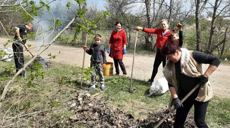 Ініціатива: чотири біляївські родини вичистили балку і провулок, щоб  всім було приємно там ходити