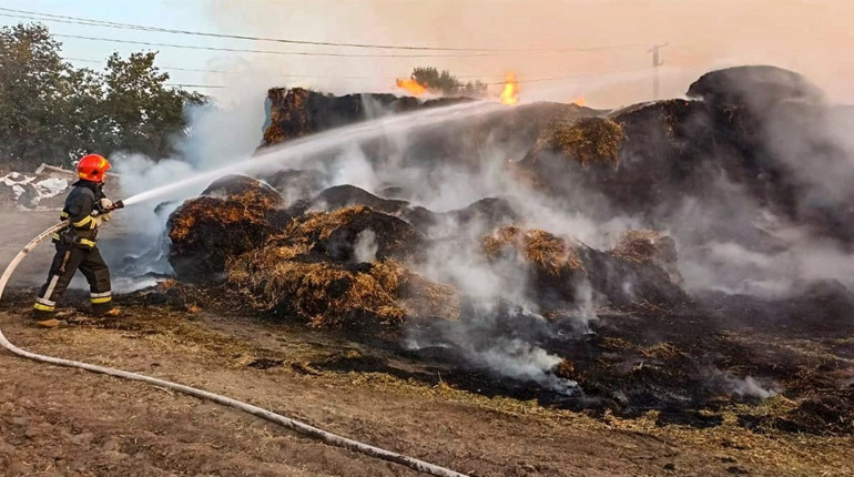 На Черкащині рятувальники ліквідували пожежу сіна