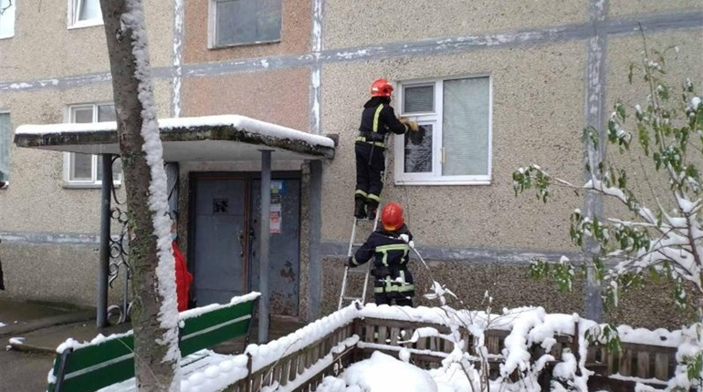 У Вараші рятувальники допомогли врятувати пенсіонера та 2-річну дитину