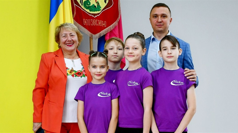 Вихованці Ніжинської хореографічної школи передали кошти на ЗСУ