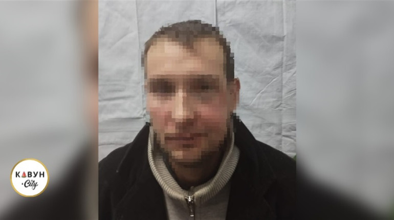 У Херсоні затримали чоловіка, який з ножем напав на перехожого