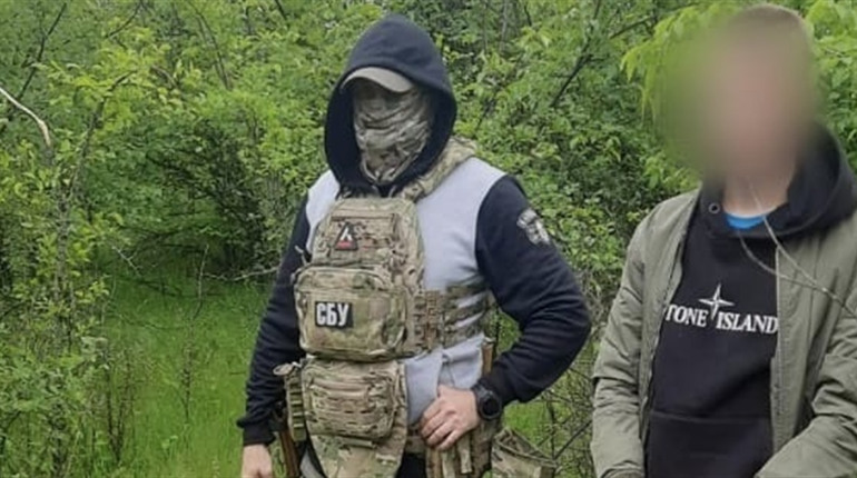 Під виглядом «трофеїв»: на Миколаївщині судитимуть групу, яка продавала арсенал зброї ворога