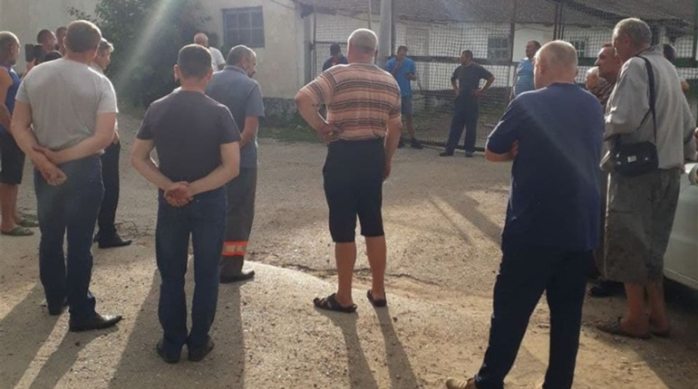 У селі Підлісний Олексинець пасічники вели перемовини із аграріями. Який результат