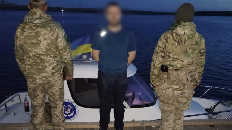 Киянин на байдарці намагався перетнути Кучурганський лиман: веслував до Молдови
