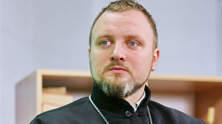 Максим Сидоренко – православный священник, иерей: «Мы сейчас живем в обществе потребления»