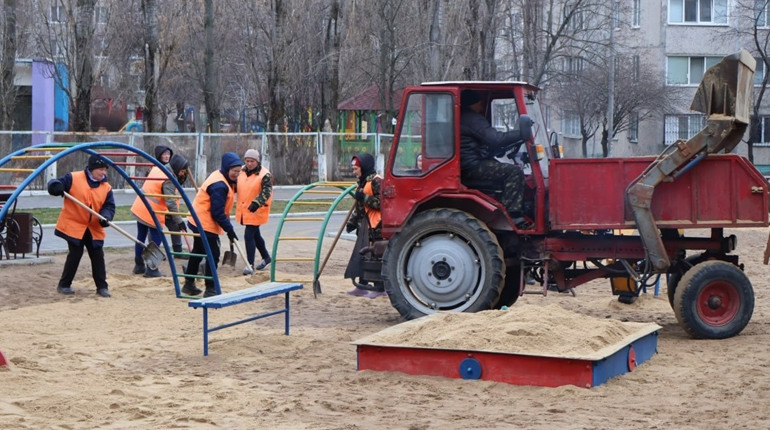 Дякуємо за щоденну працю та комфорт: підбірка фото комунальників Южноукраїнська у роботі