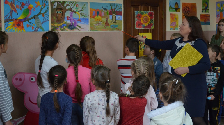 В фойє Майорівського будинку культури відкрили галерею: картини представляла одеська художниця