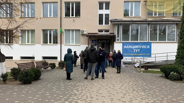 Весела розповідь про те, як червоноградська первинка працюватиме із 30 грудня до 9 січня