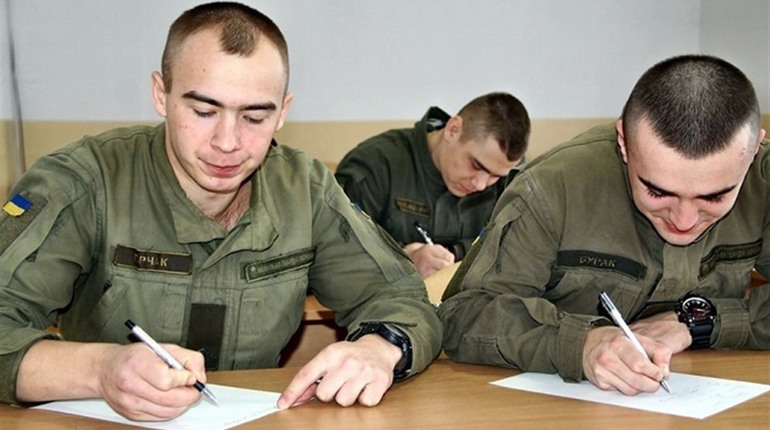 «Напиши листа Марківу» - нацгвардійці з Калинівки долучились до всеукраїнського флешмобу