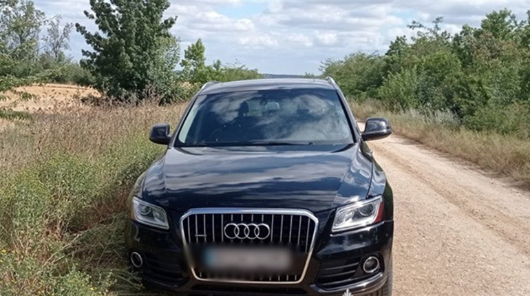 В Одесі автомийник викрав іномарку клієнта. Дорогою додому зламав колесо і втік. Його розшукали