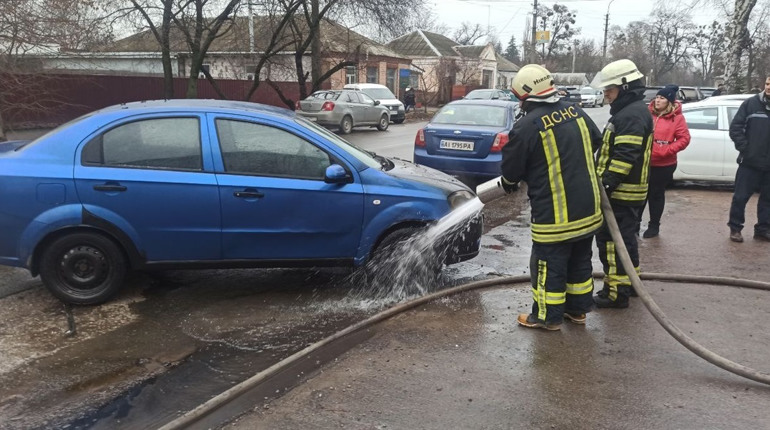 У Переяславі загорівся автомобіль: люди не постраждали