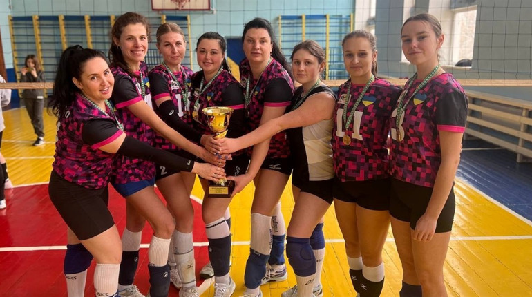 Волейболістки з Глухова стали чемпіонками на обласних змаганнях
