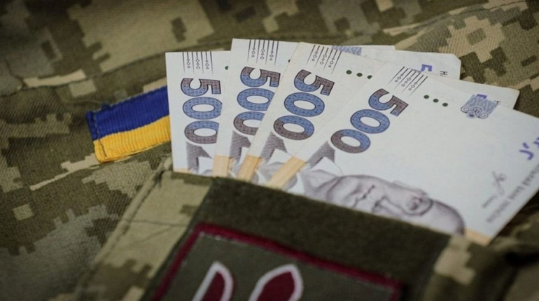 Верховна Рада повернула військовим 30 тисяч гривень доплати