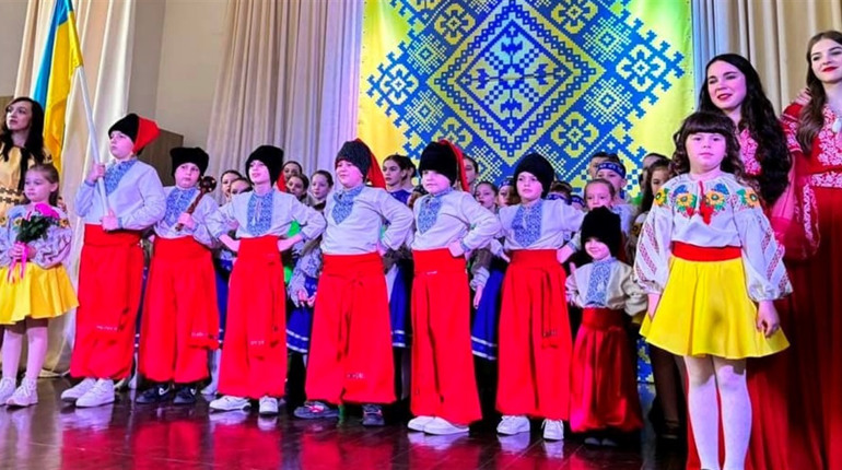 Вихованці міського будинку культури в Сарнах зібрали гроші для військових
