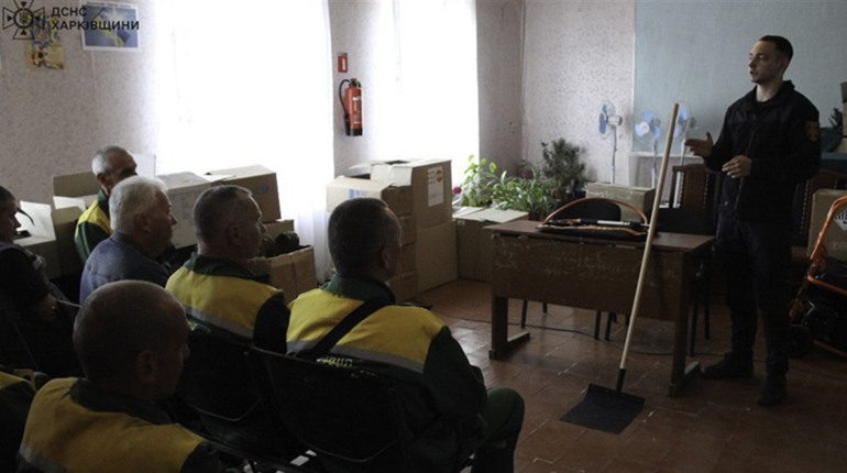 ДСНСники провели навчання працівників комунальної установи Вільхуватської СТГ
