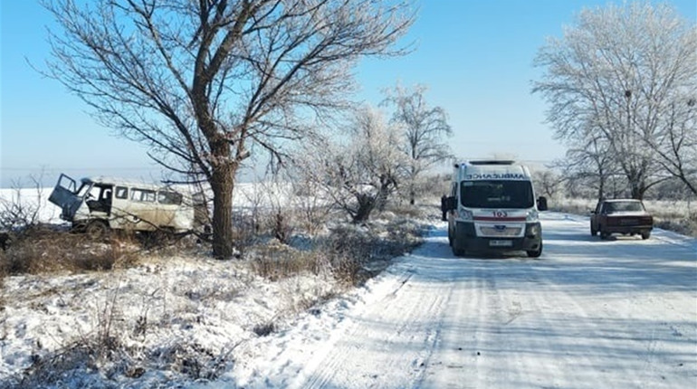 Біля Тошківки сталась ДТП: з’їхав з дороги та перевернувся службовий автомобіль