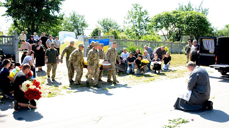 Мав золоті руки та щире серце - у Кадомці попрощалися із воїном Сергієм Кононенком