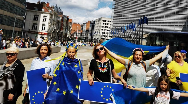 Українці прагнуть євроінтеграції: в Брюсселі проходять акції на підтримку вступу до ЄС