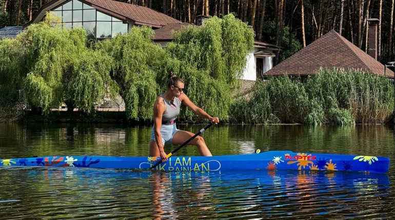 Херсонську каноїстку змусили частково зафарбувати напис «I am Ukrainian» на Олімпіаді