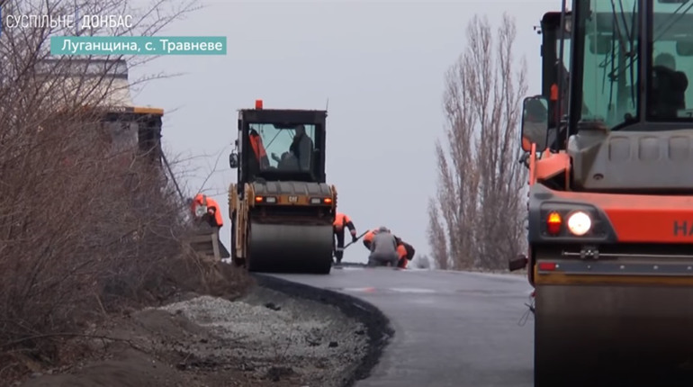 На Сватівщині ремонтують трасу Т-1307: скільки відремонтують і що там роблять зараз
