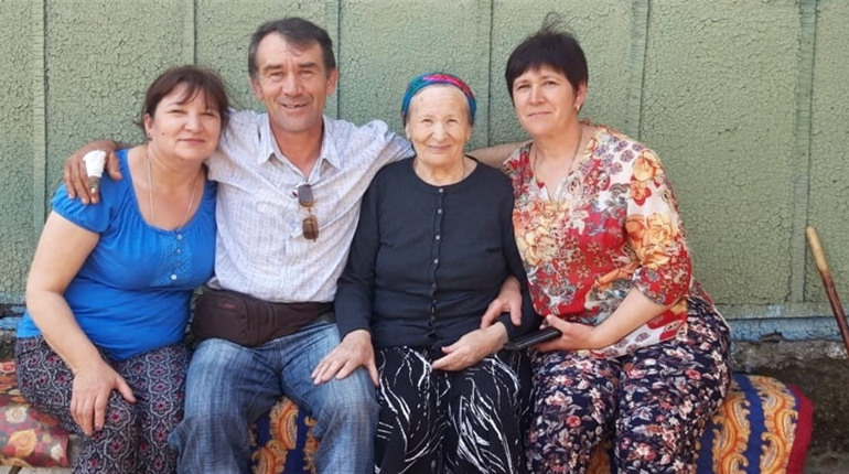 «Втратили надію повернутися додому». Історія сім'ї з Ходиного, дім яких знищили у День Незалежності