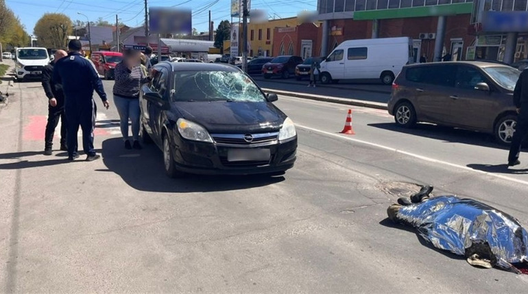 У Хмельницькому внаслідок ДТП загинув військовий. Водієм автівки, що збив воїна, був городоччанин