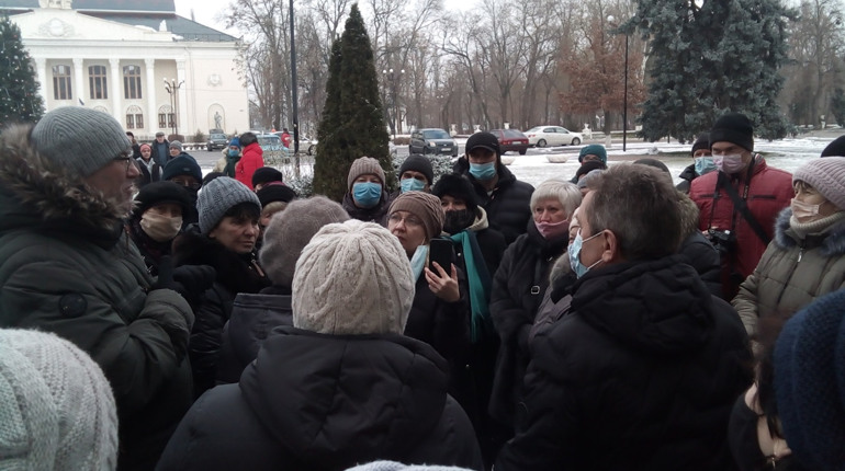 Жителі Нової Каховки перекривали трасу біля Каховської ГЕС (фото і відео)