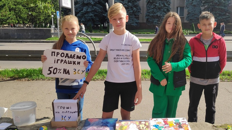 Діти у Первомайську збирають кошти для ЗСУ