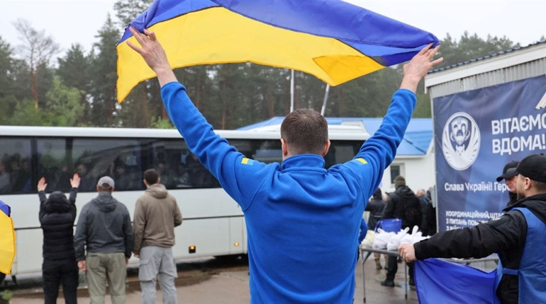 Перший етап обміну “1000 на 1000”: з російської неволі повернулися 205 українських Захисників