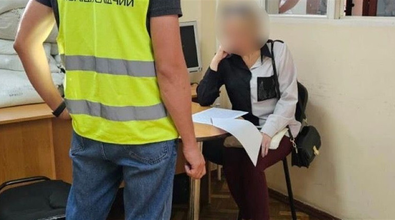 Виправдовувала збройну агресію: южноукраїнку підозрюють у підтримці рф