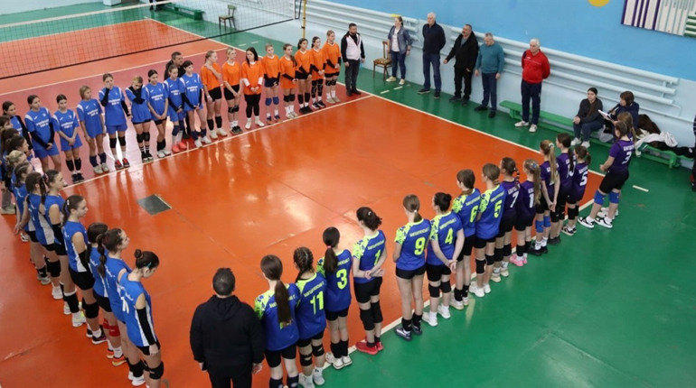 Всеукраїнські змагання з волейболу за участі первомайських спортсменок почалися. Є перші результати