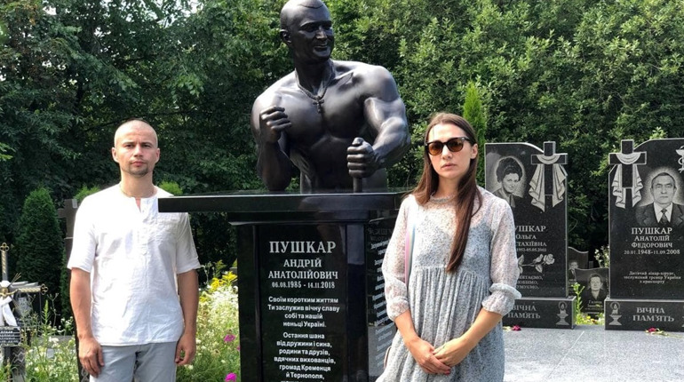 Майстер завершив роботу над скульптурою Андрія Пушкаря: пам'яті чемпіона