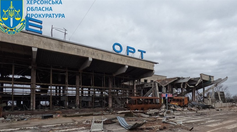 Правоохоронці показали, як нині виглядає легендарний херсонський аеропорт (ФОТО, ВІДЕО)