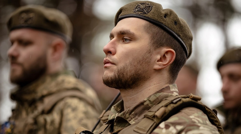 Військового медика з Калинівки втретє відзначили державною нагородою