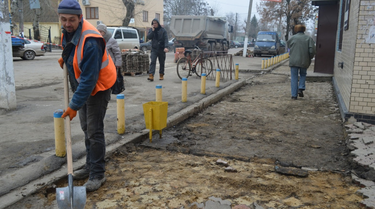 В центрі Біляївки ремонт: відновили будівництво вулиці Костіна. Жителів чекатимуть незручності
