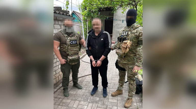 У Херсоні затримали охоронця російської катівні: чоловік “влаштувався” туди через “центр зайнятості”